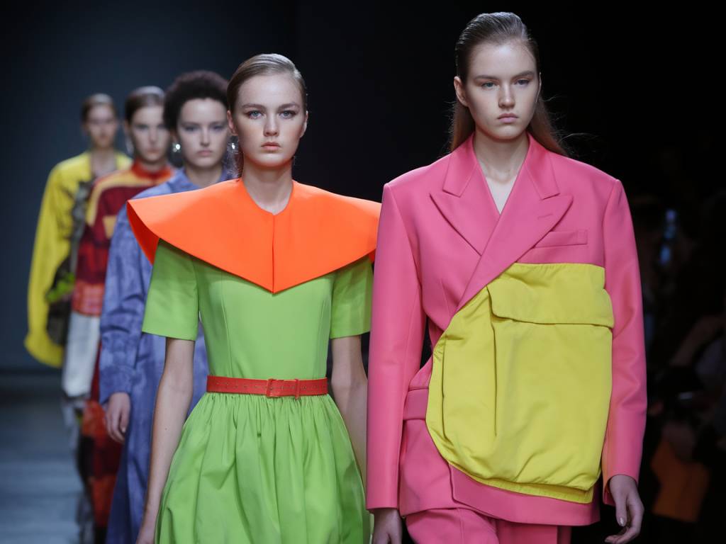 Les erreurs de mode à éviter absolument cette saison en matière de couleurs